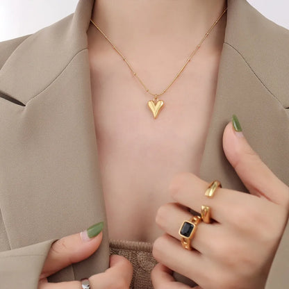 Fashionable and minimalist heart-shaped necklace with titanium steel plated 18K real gold necklace